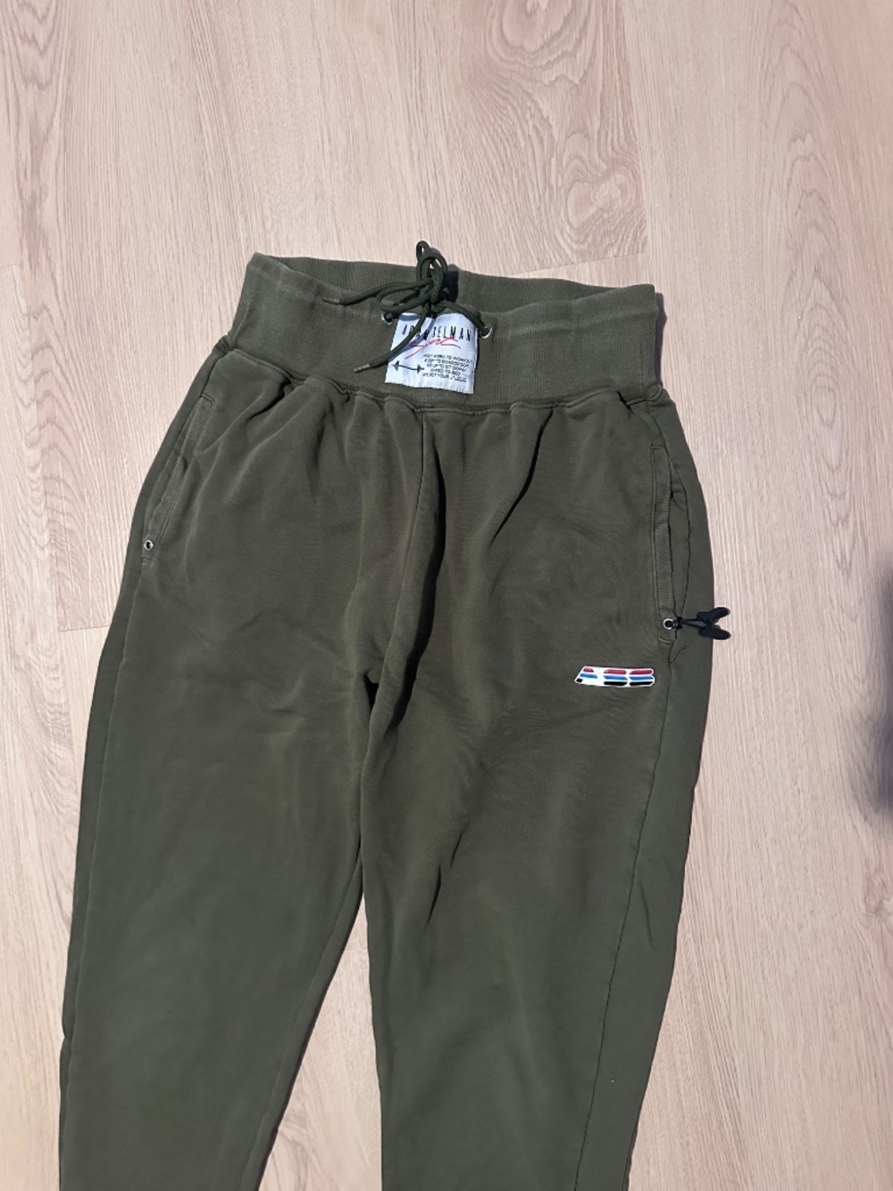 Joggers - Picture 2 of 4